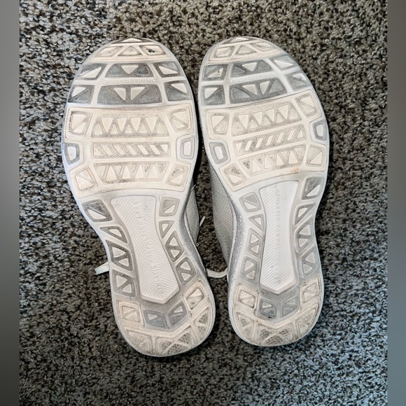 APL- TechLoom Breeze Sneaker in Beach & Speckle - Picture 6 of 9